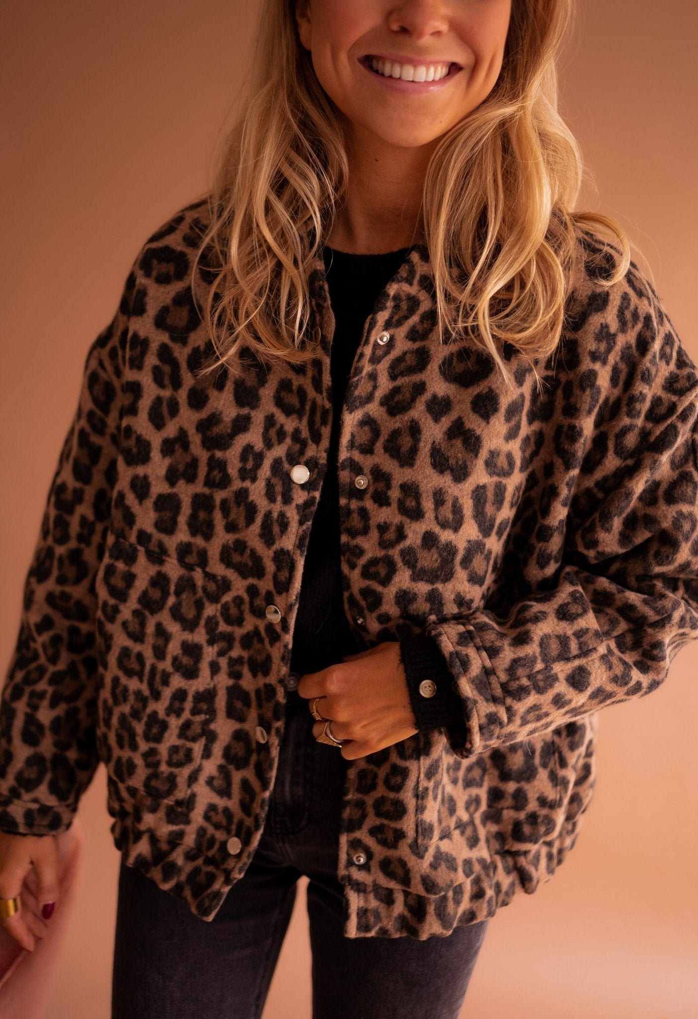 Luna trendig jacka med leopardmönster